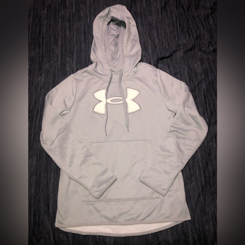 Under armour hoodie. Size small. Never worn.